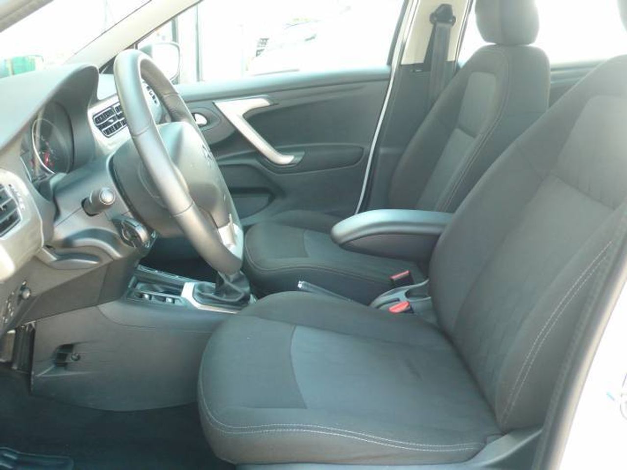 Citroën C-Elysée 1.5 BlueHDi Shine 100  - Foto 9