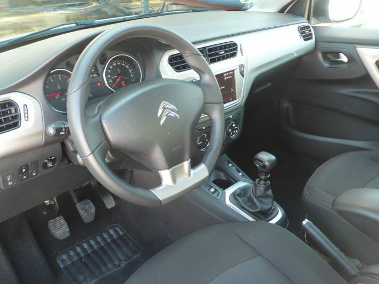 Citroën C-Elysée 1.5 BlueHDi Shine 100  - Foto 3