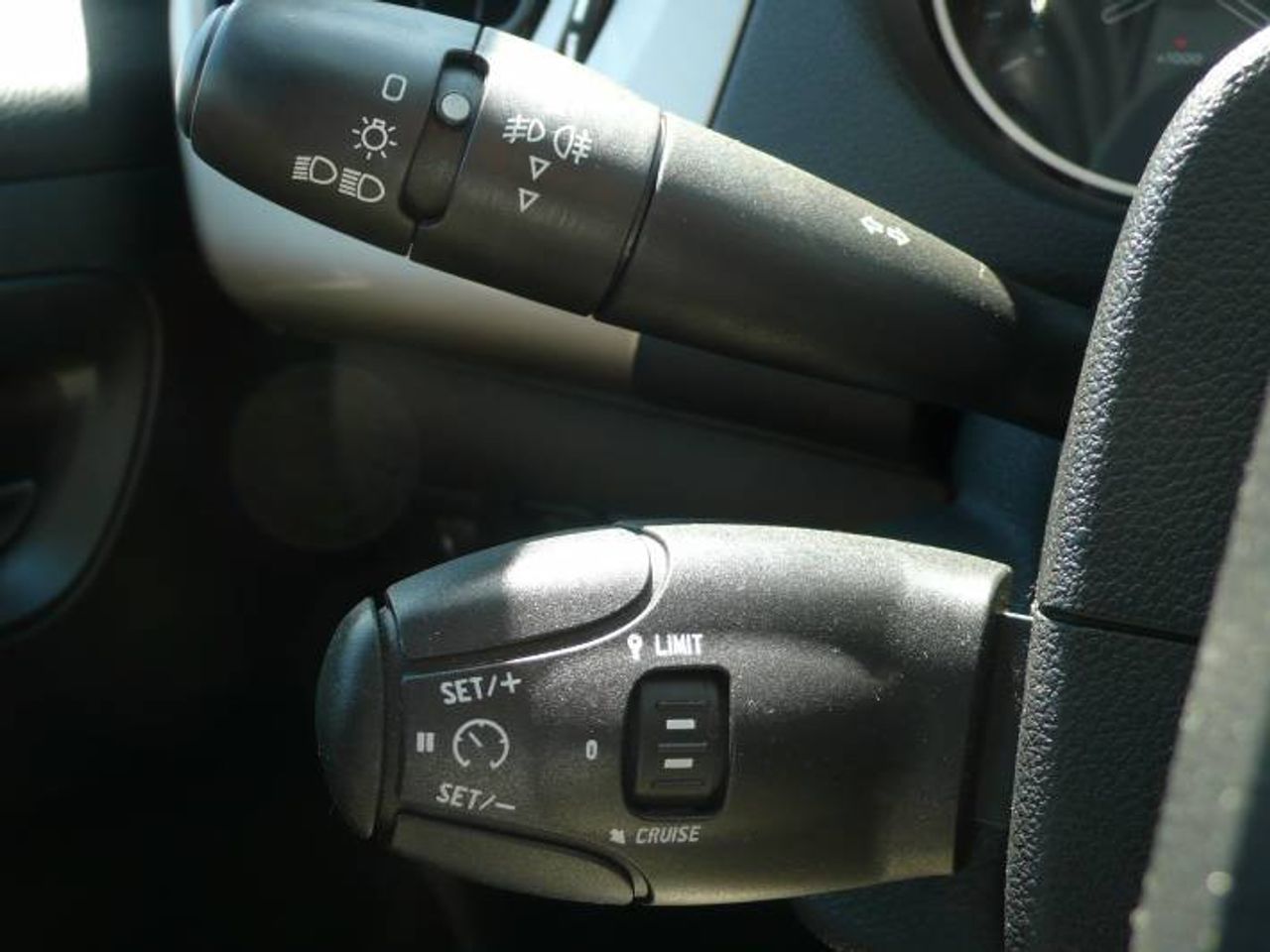 Citroën C-Elysée 1.5 BlueHDi Shine 100  - Foto 29