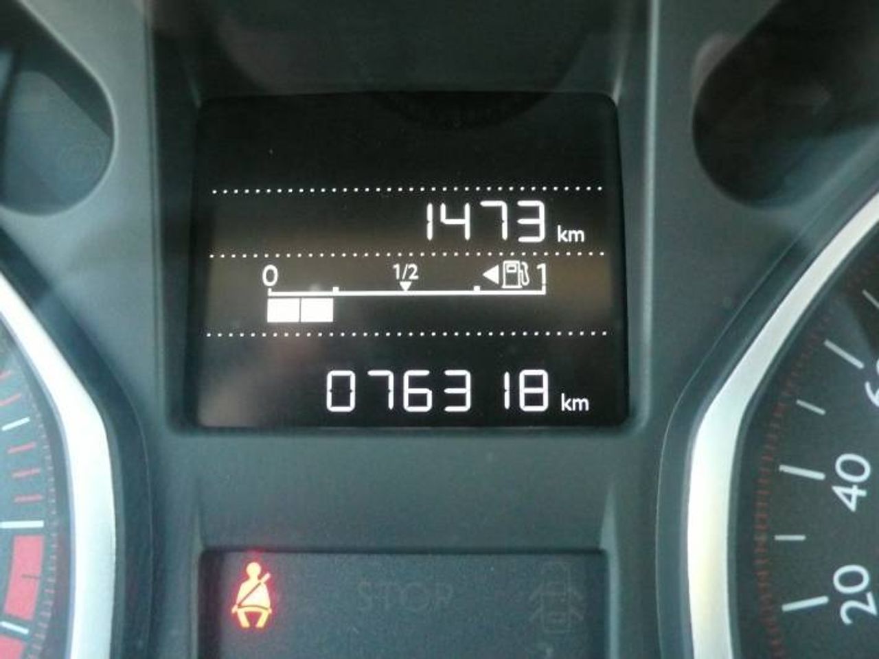 Citroën C-Elysée 1.5 BlueHDi Shine 100  - Foto 28