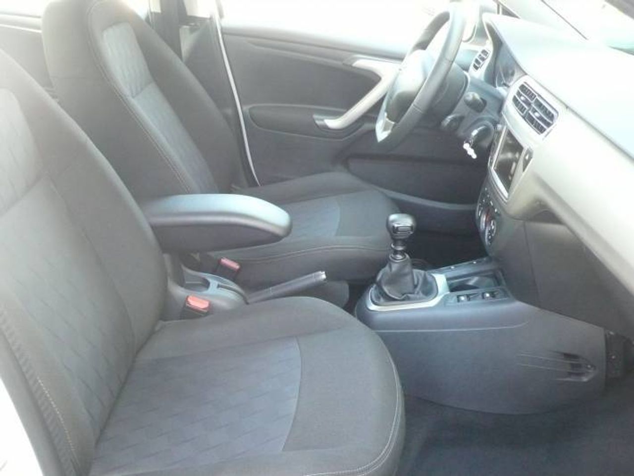 Citroën C-Elysée 1.5 BlueHDi Shine 100  - Foto 14