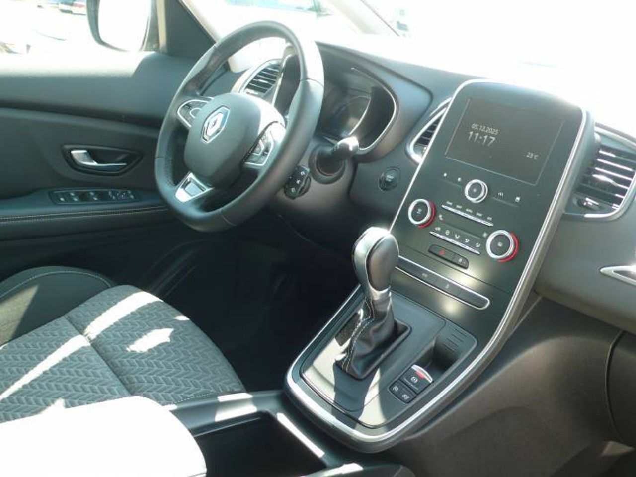 Renault Grand Scénic 103 kW (140CV) EDCLimited TCe GPF MY21  - Foto 18