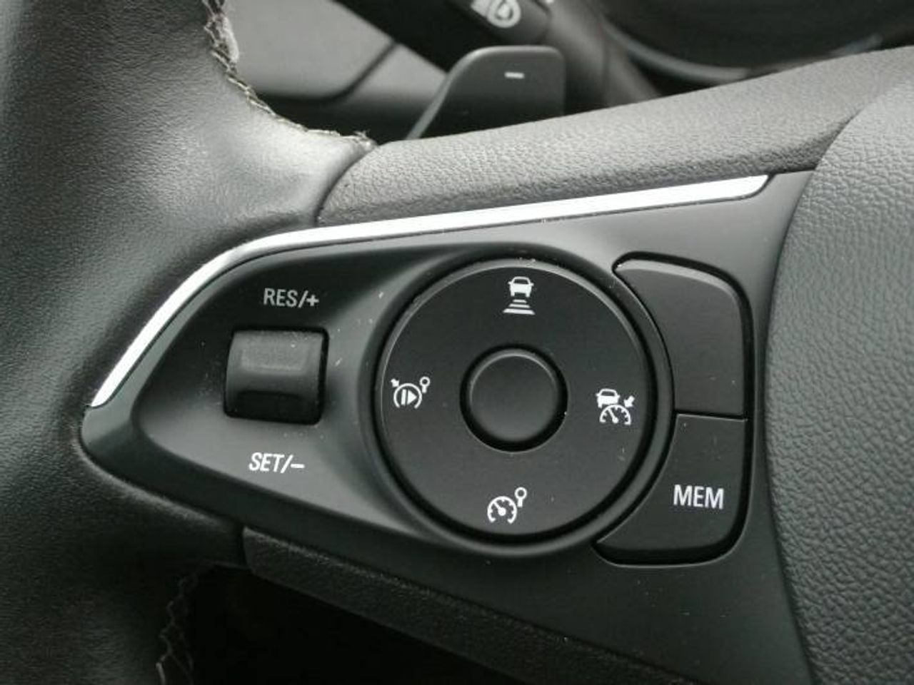 Opel Grandland X Plug-in-Hybrid Ultimate 1.6  AT8  - Foto 34