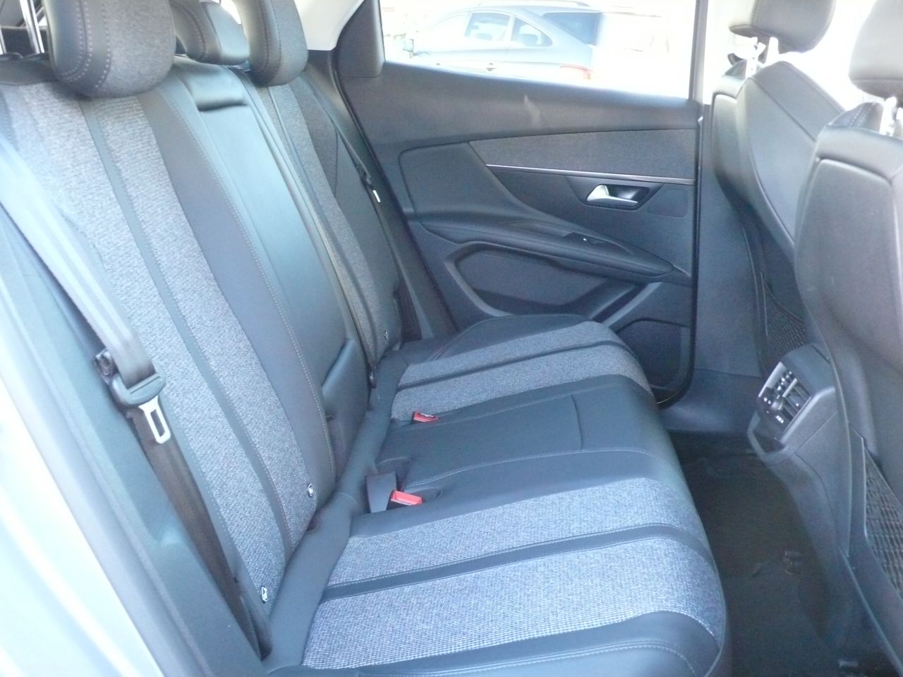 Peugeot 3008 Hybrid 1.6 HYBRID 225 Allure Aut. - Foto 16