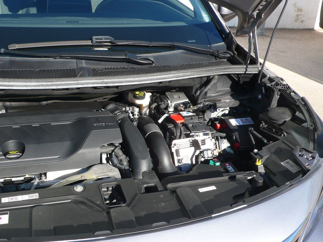 Peugeot 3008 Hybrid 1.6 HYBRID 225 Allure Aut. - Foto 44