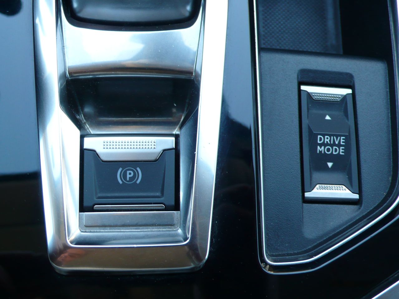 Peugeot 3008 Hybrid 1.6 HYBRID 225 Allure Aut. - Foto 30