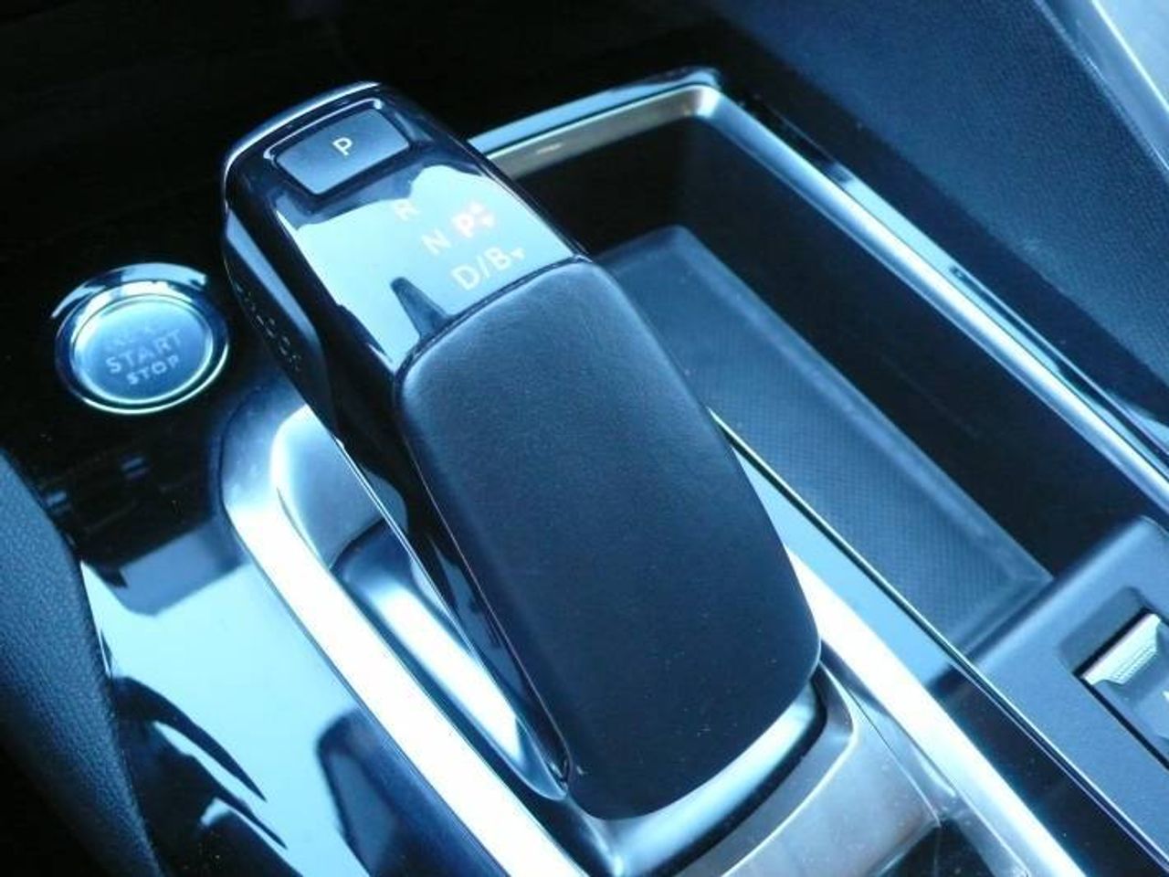 Peugeot 3008 Hybrid 1.6 HYBRID 225 Allure Aut.  - Foto 29