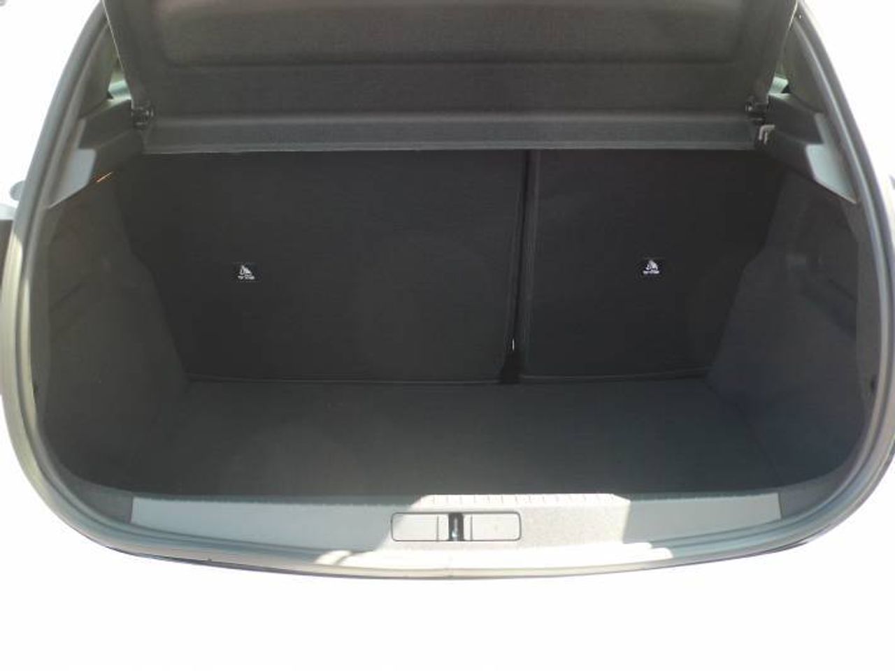 Peugeot 208 N208 5P Allure HYBRID 100 eDCS6  - Foto 33