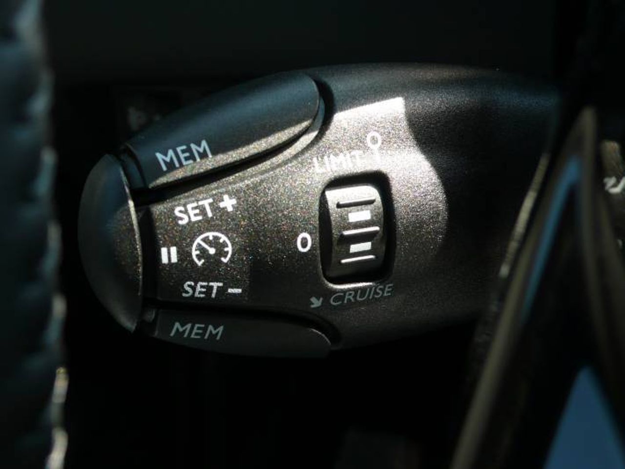 Peugeot 208 N208 5P Allure HYBRID 100 eDCS6  - Foto 11