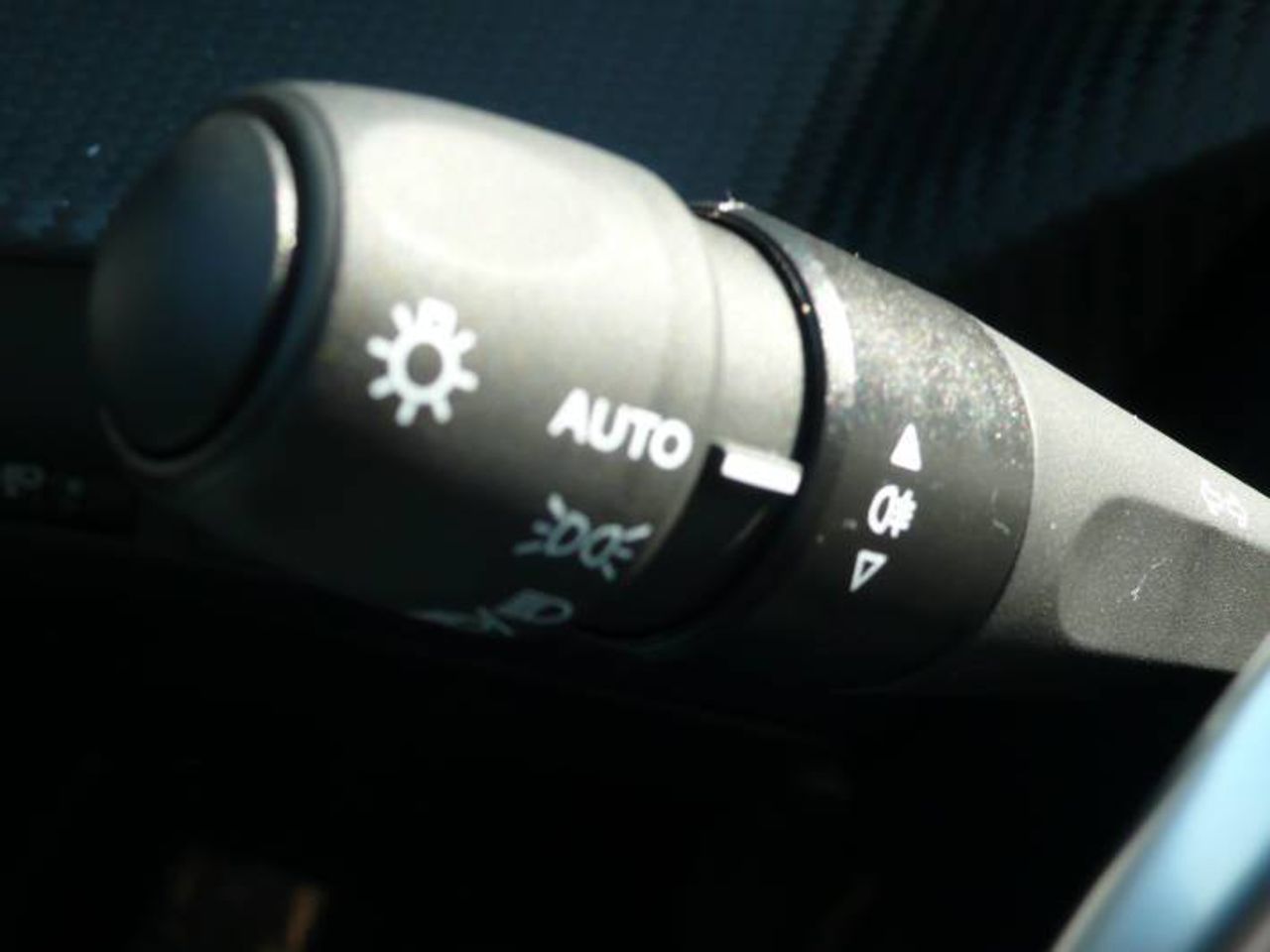 Peugeot 208 N208 5P Allure HYBRID 100 eDCS6  - Foto 12