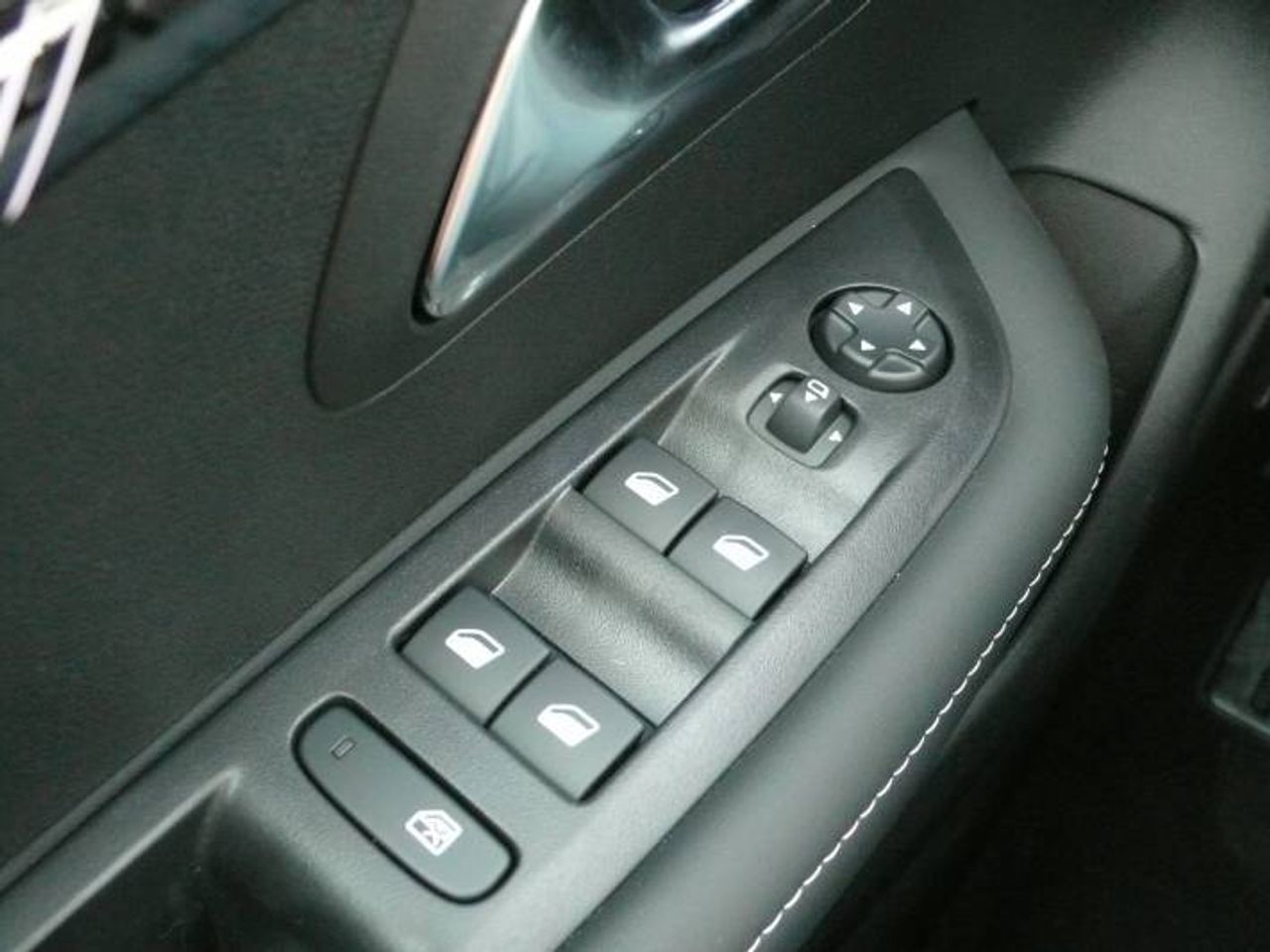 Peugeot 208 N208 5P Allure HYBRID 100 eDCS6  - Foto 9