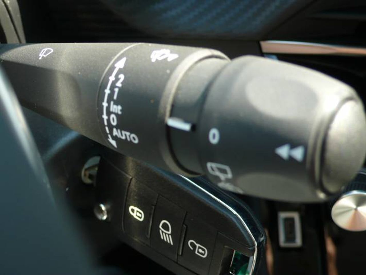 Peugeot 208 N208 5P Allure HYBRID 100 eDCS6  - Foto 15