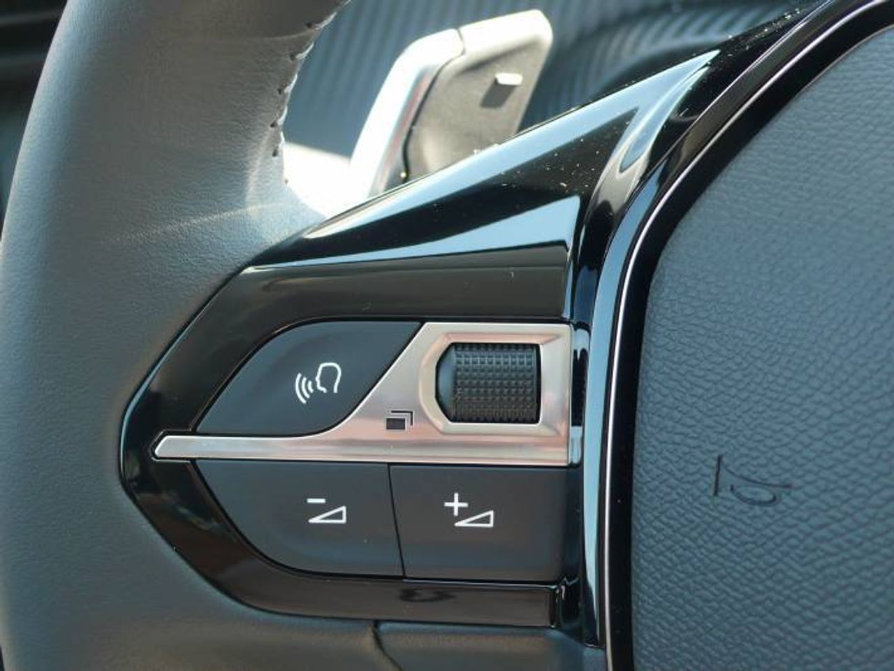 Peugeot 208 N208 5P Allure HYBRID 100 eDCS6  - Foto 10