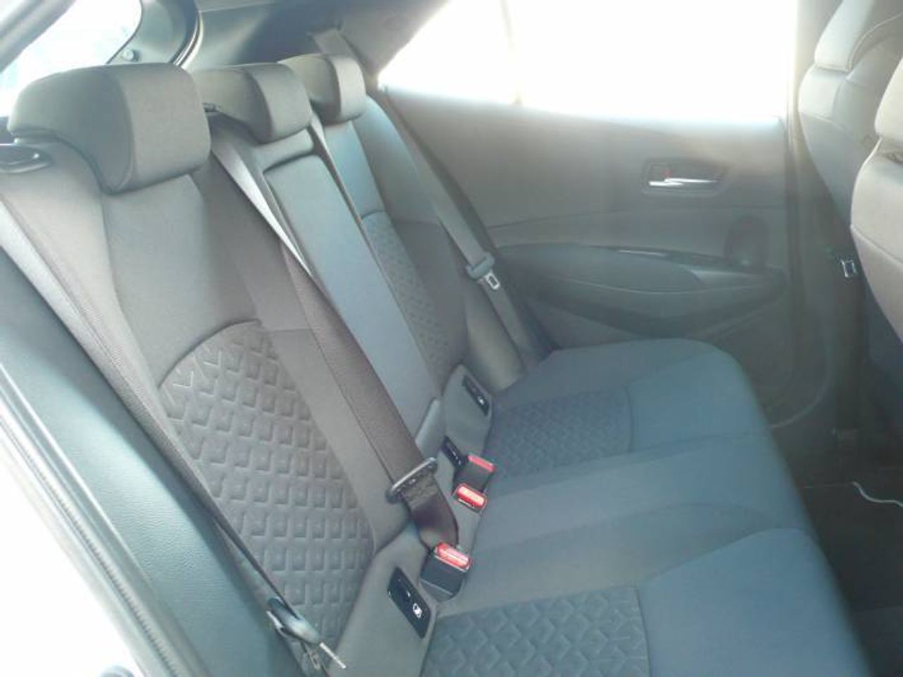 Toyota Corolla 1.8 125H ACTIVE E-CVT 5 P  - Foto 16