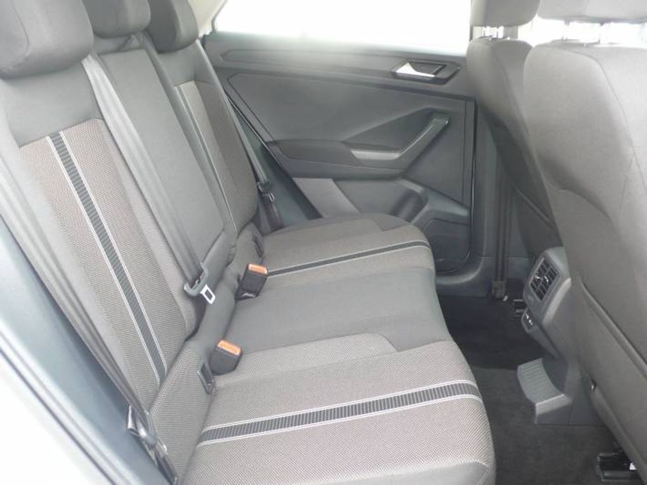 Volkswagen T-Roc Advance R-Line 1.0 TSI 81kW (110CV)  - Foto 15