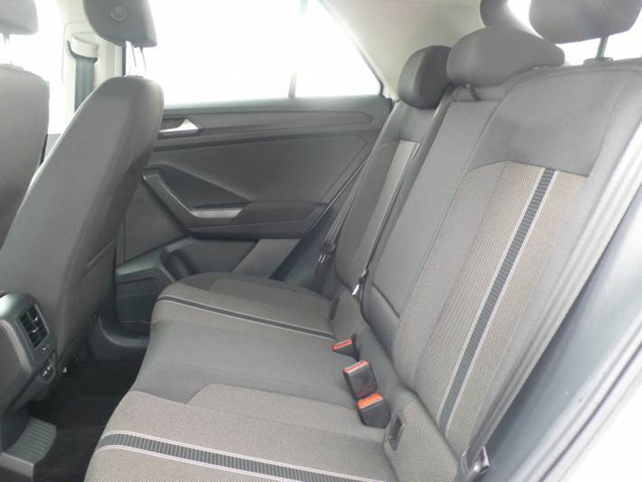 Volkswagen T-Roc Advance R-Line 1.0 TSI 81kW (110CV)  - Foto 12