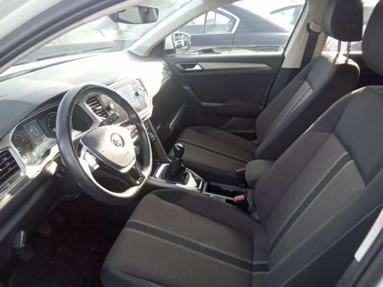 Volkswagen T-Roc Advance R-Line 1.0 TSI 81kW (110CV)  - Foto 3