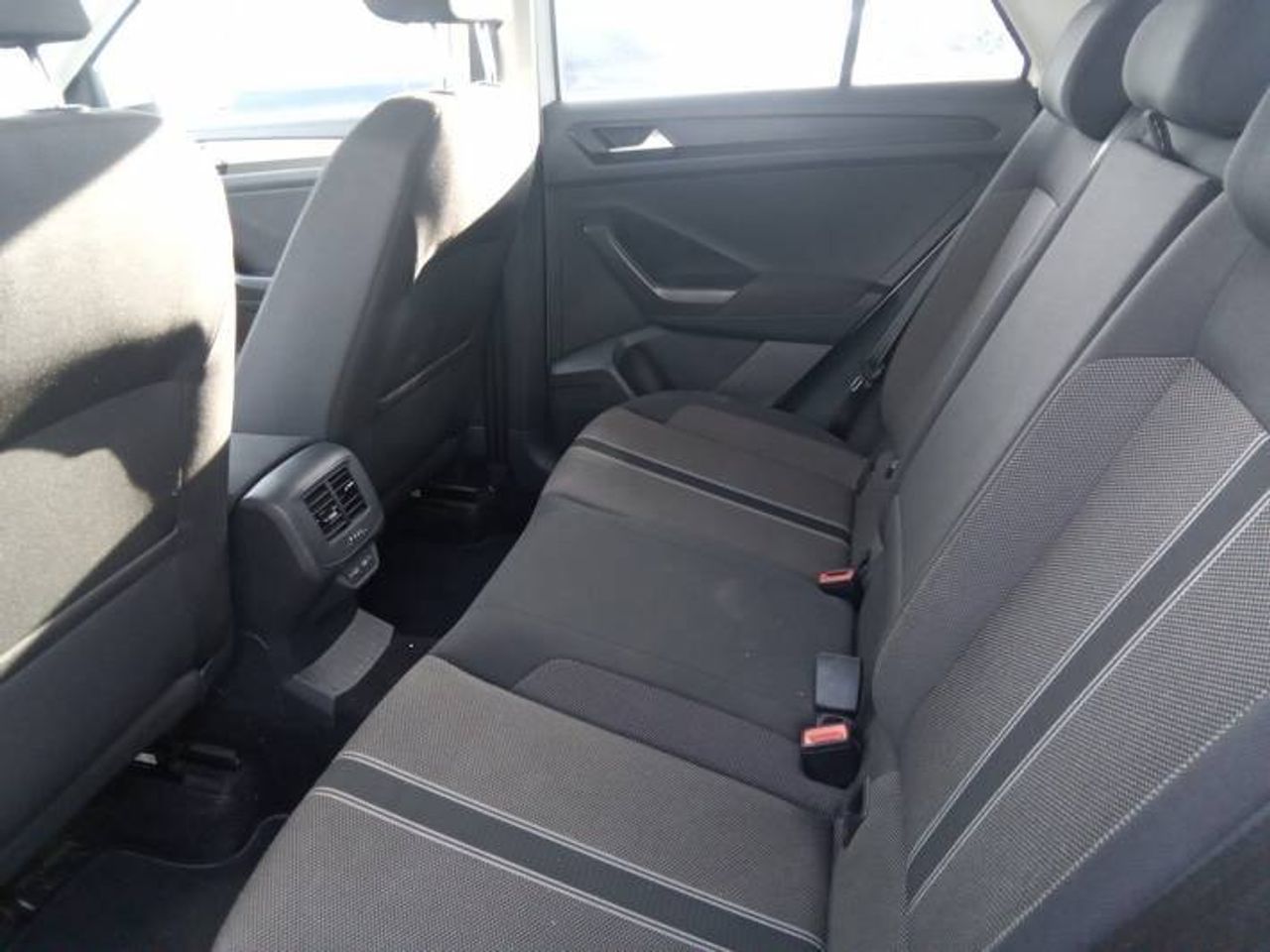 Volkswagen T-Roc Advance R-Line 1.0 TSI 81kW (110CV)  - Foto 5