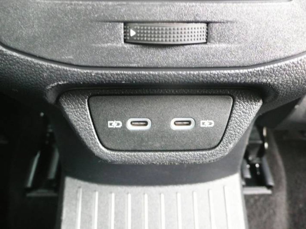 Volkswagen T-Roc Advance R-Line 1.0 TSI 81kW (110CV)  - Foto 16