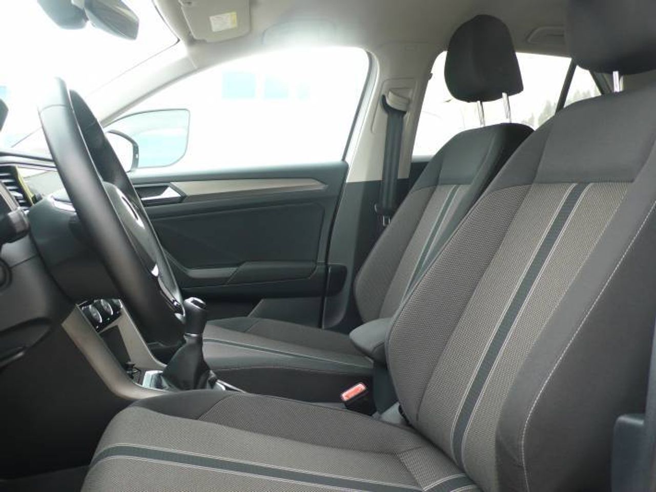 Volkswagen T-Roc Advance R-Line 1.0 TSI 81kW (110CV)  - Foto 11