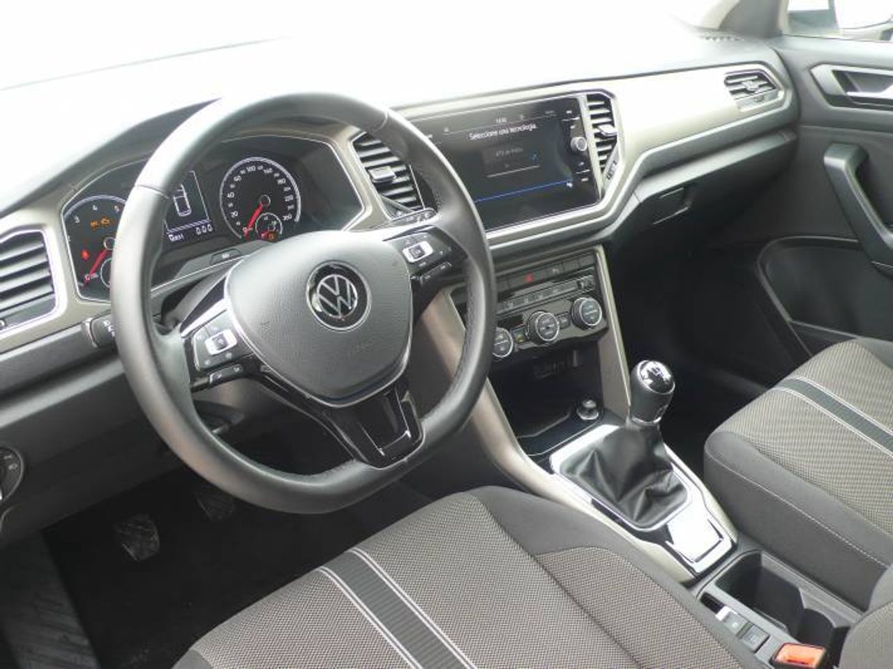 Volkswagen T-Roc Advance R-Line 1.0 TSI 81kW (110CV)  - Foto 3