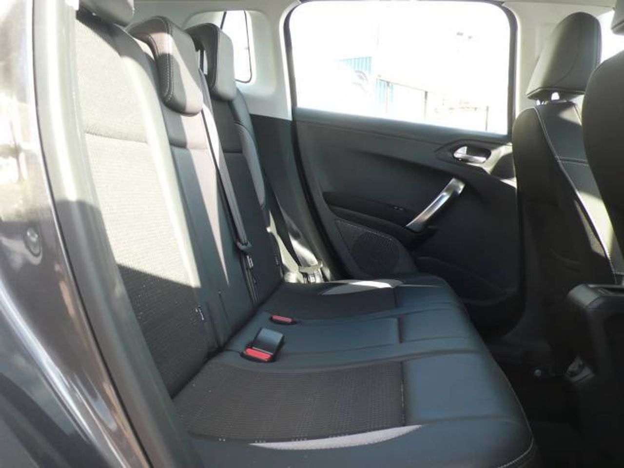 Peugeot 2008 1.2 PureTech S&S ALLURE EAT6 110CV  - Foto 15