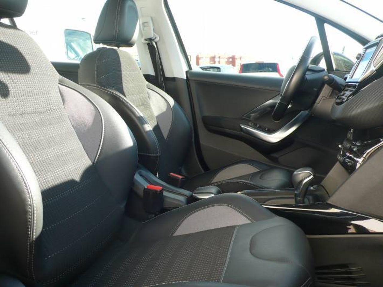 Peugeot 2008 1.2 PureTech S&S ALLURE EAT6 110CV  - Foto 16