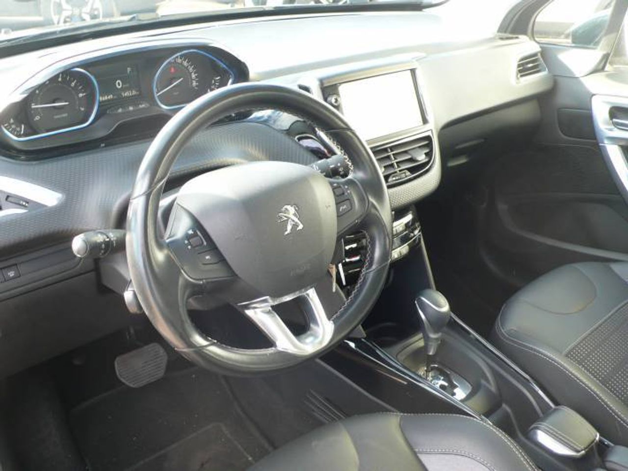 Peugeot 2008 1.2 PureTech S&S ALLURE EAT6 110CV  - Foto 3