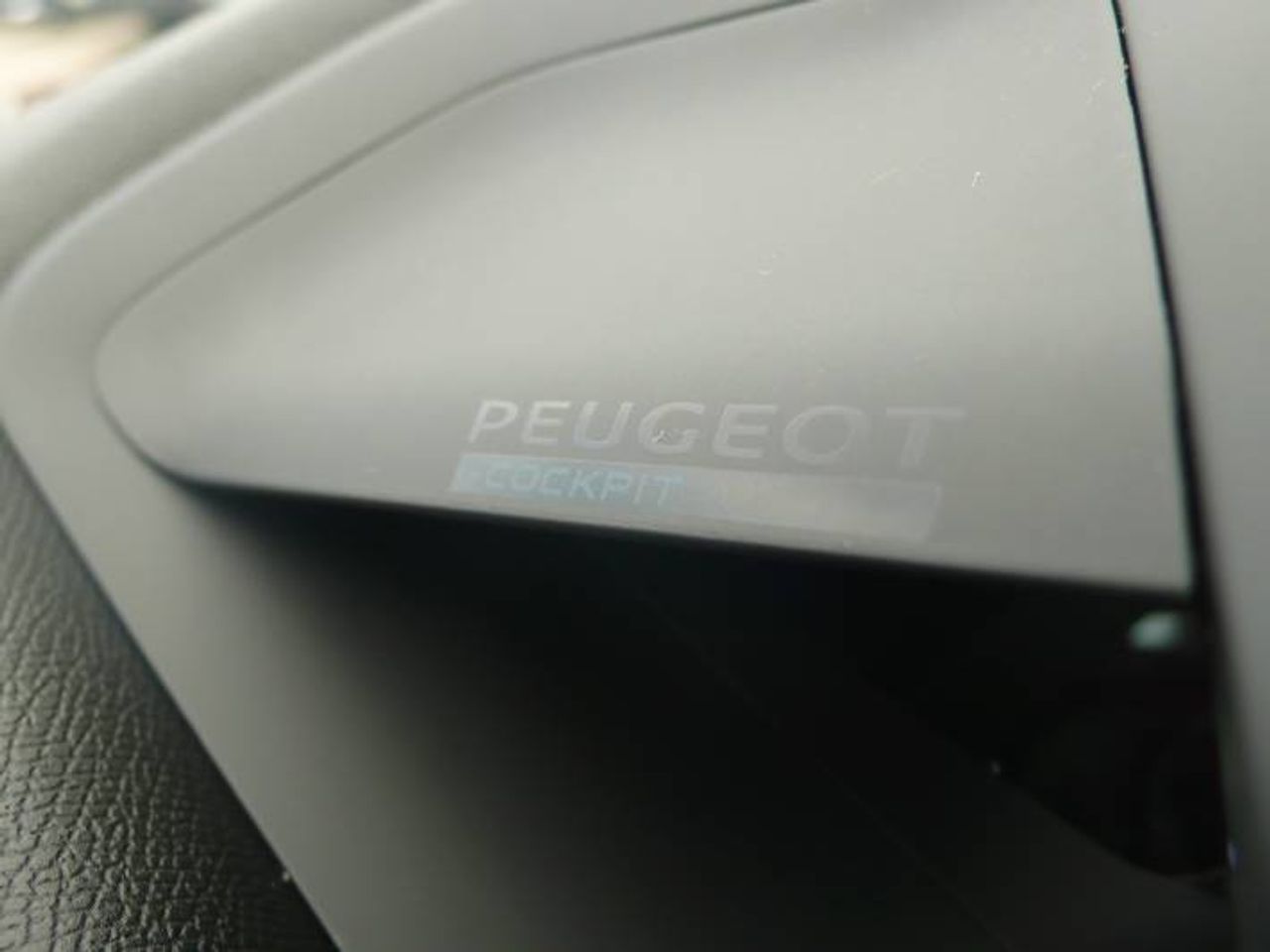 Peugeot 2008 1.2 Allure Pack 130 EAT8  - Foto 22