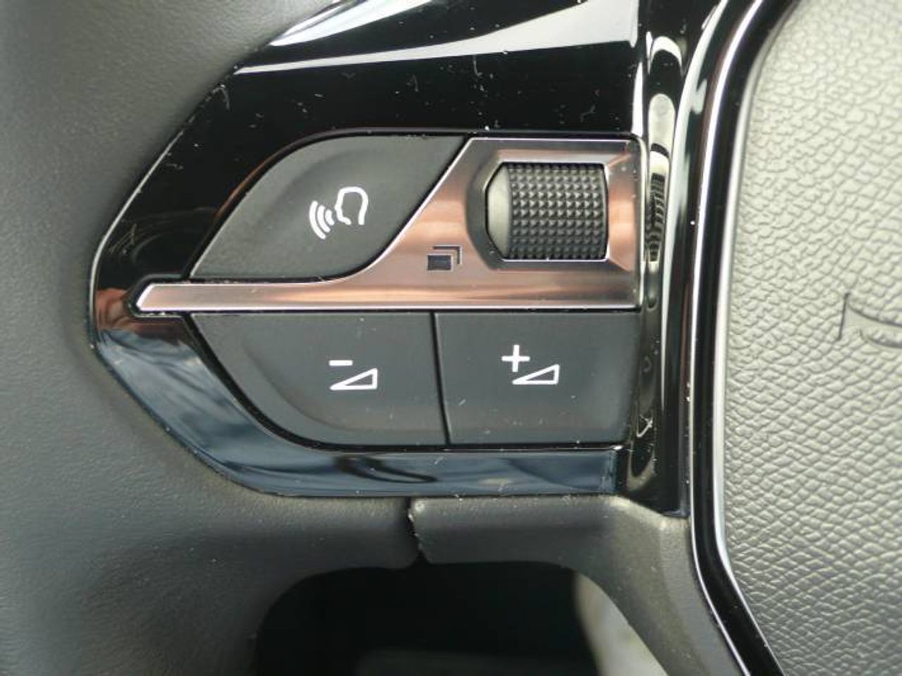 Peugeot 2008 1.2 Allure Pack 130 EAT8  - Foto 11