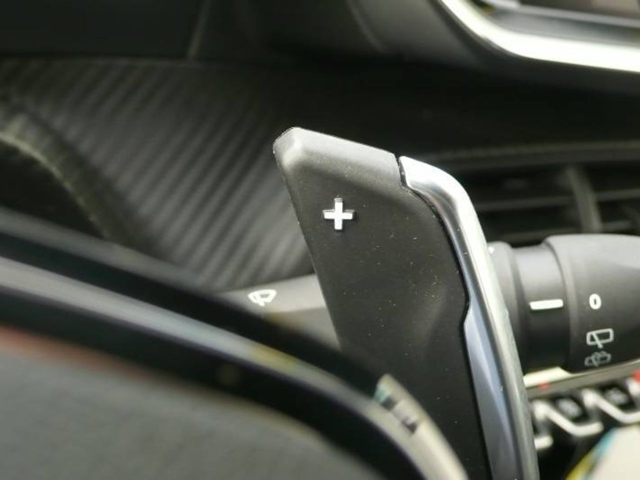 Peugeot 2008 1.2 Allure Pack 130 EAT8  - Foto 13