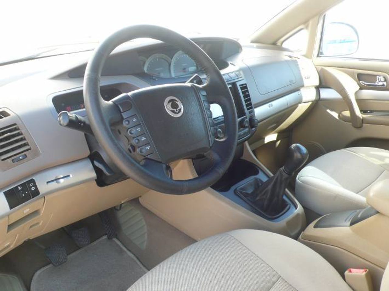 SsangYong Rodius 270 XDi  - Foto 3