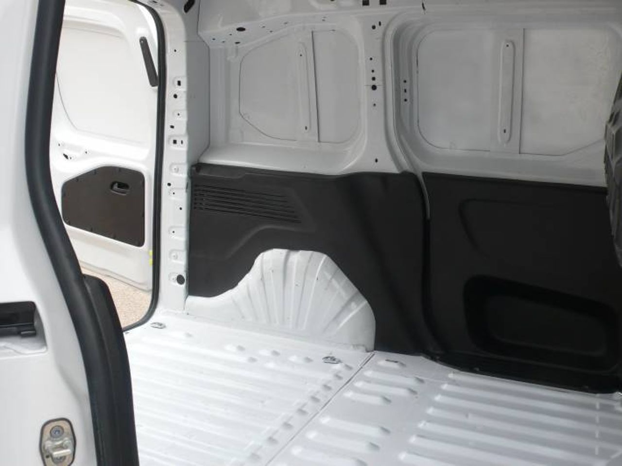 Peugeot Partner Standard 600kg BlueHDi 73kW 4 Puertas  - Foto 10