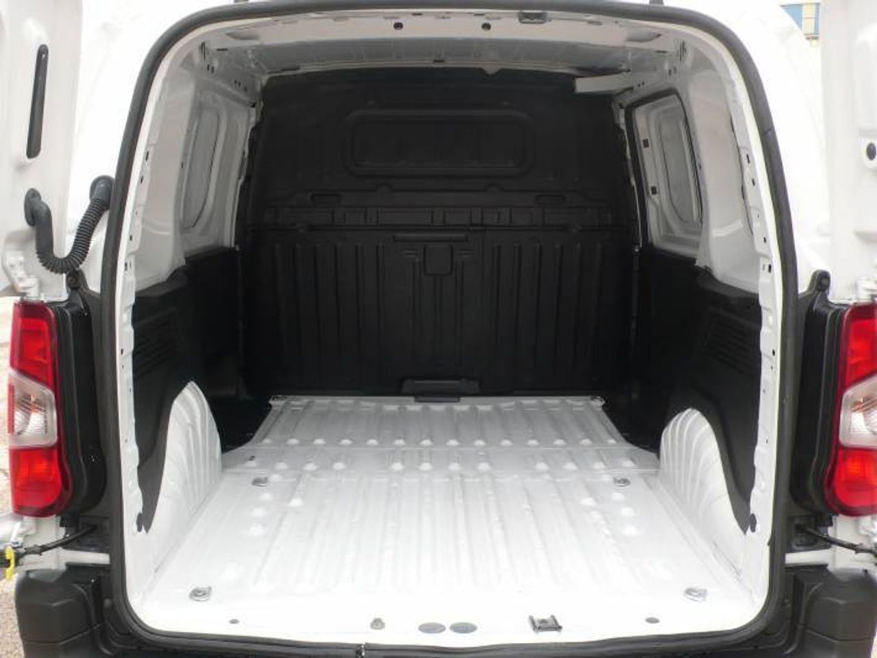 Peugeot Partner Standard 600kg BlueHDi 73kW 4 Puertas  - Foto 11