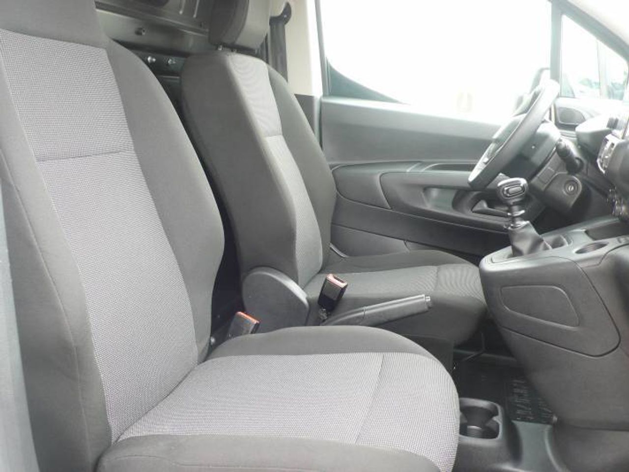 Peugeot Partner Standard 600kg BlueHDi 73kW 4 Puertas  - Foto 13