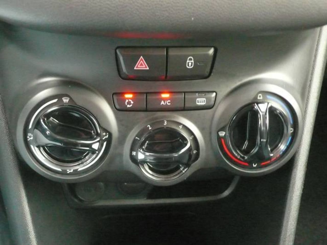 Peugeot 208 ACTIVE 60KW (82CV)  - Foto 17