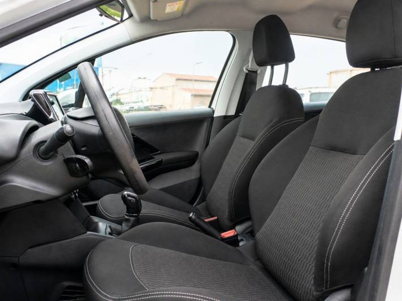 Peugeot 208 ACTIVE 60KW (82CV)  - Foto 9