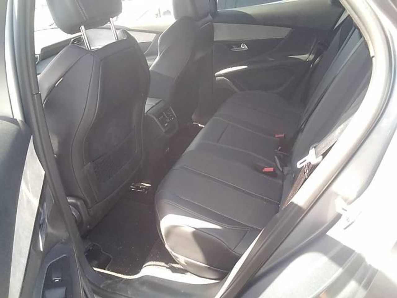 Peugeot 3008 Hybrid 300 e-EAT8 GT 5 Puertas  - Foto 5