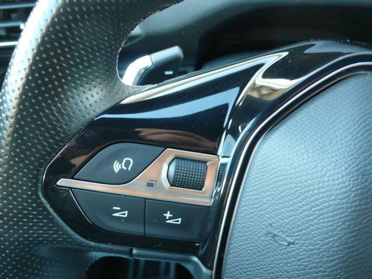 Peugeot 3008 Hybrid 300 e-EAT8 GT 5 Puertas  - Foto 34