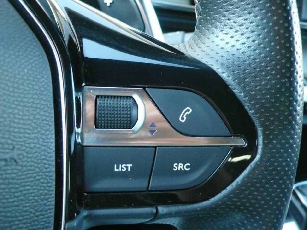Peugeot 3008 Hybrid 300 e-EAT8 GT 5 Puertas  - Foto 28