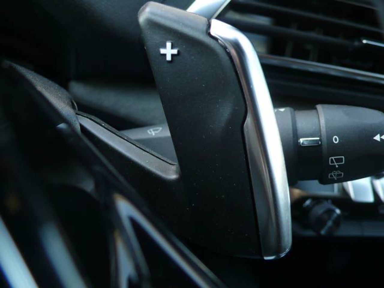 Peugeot 3008 Hybrid 300 e-EAT8 GT 5 Puertas  - Foto 29