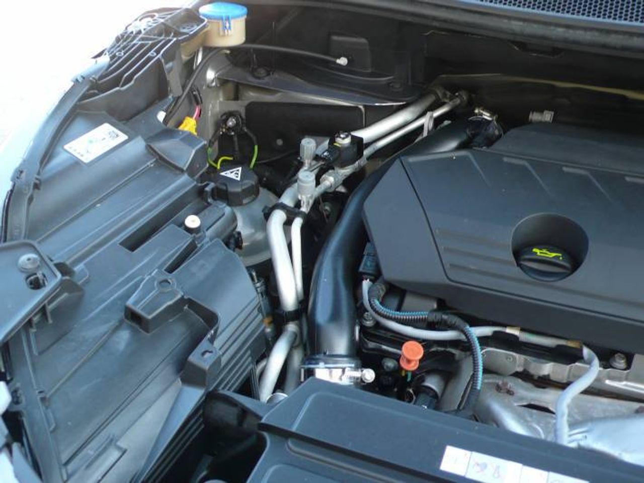 Peugeot 3008 Hybrid 300 e-EAT8 GT 5 Puertas  - Foto 41
