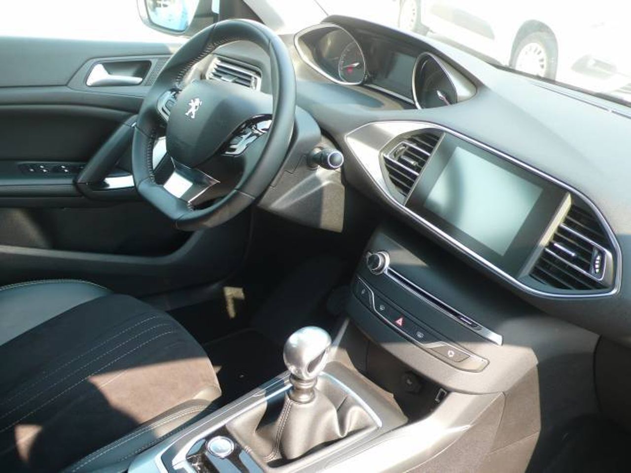 Peugeot 308 1.6e-HDI Allure 115  - Foto 16
