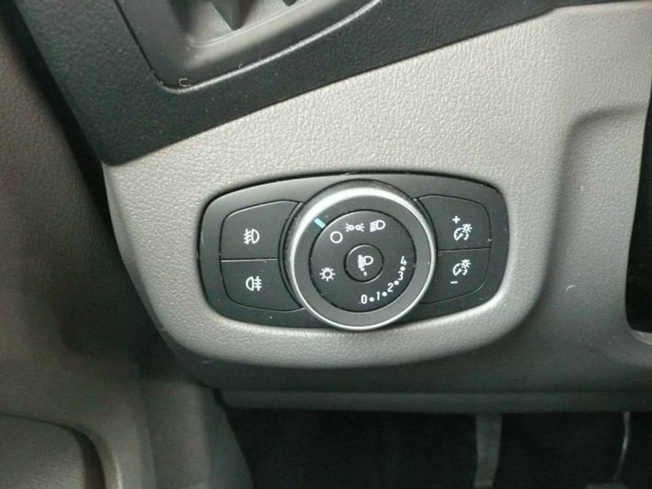 Ford Tourneo Connect TOURNEO CONNECT 1.5 TDCi 88kW (120CV) Trend 5 Puertas 1.5 TDCi 88kW (120CV) Trend 5 Puertas  - Foto 28