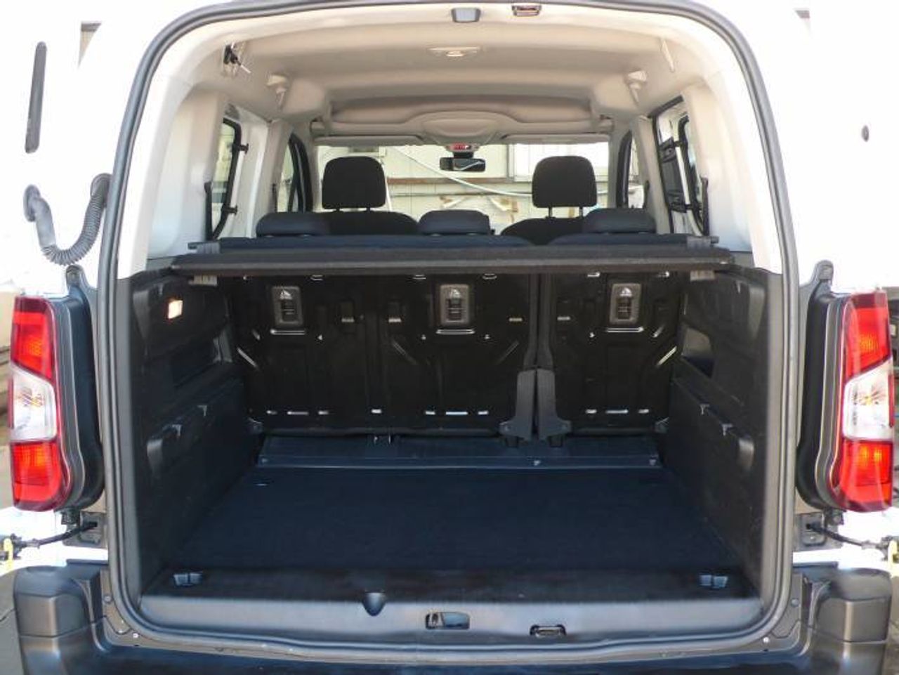 Peugeot Rifter Active Standar BlueHDi Combi  - Foto 11