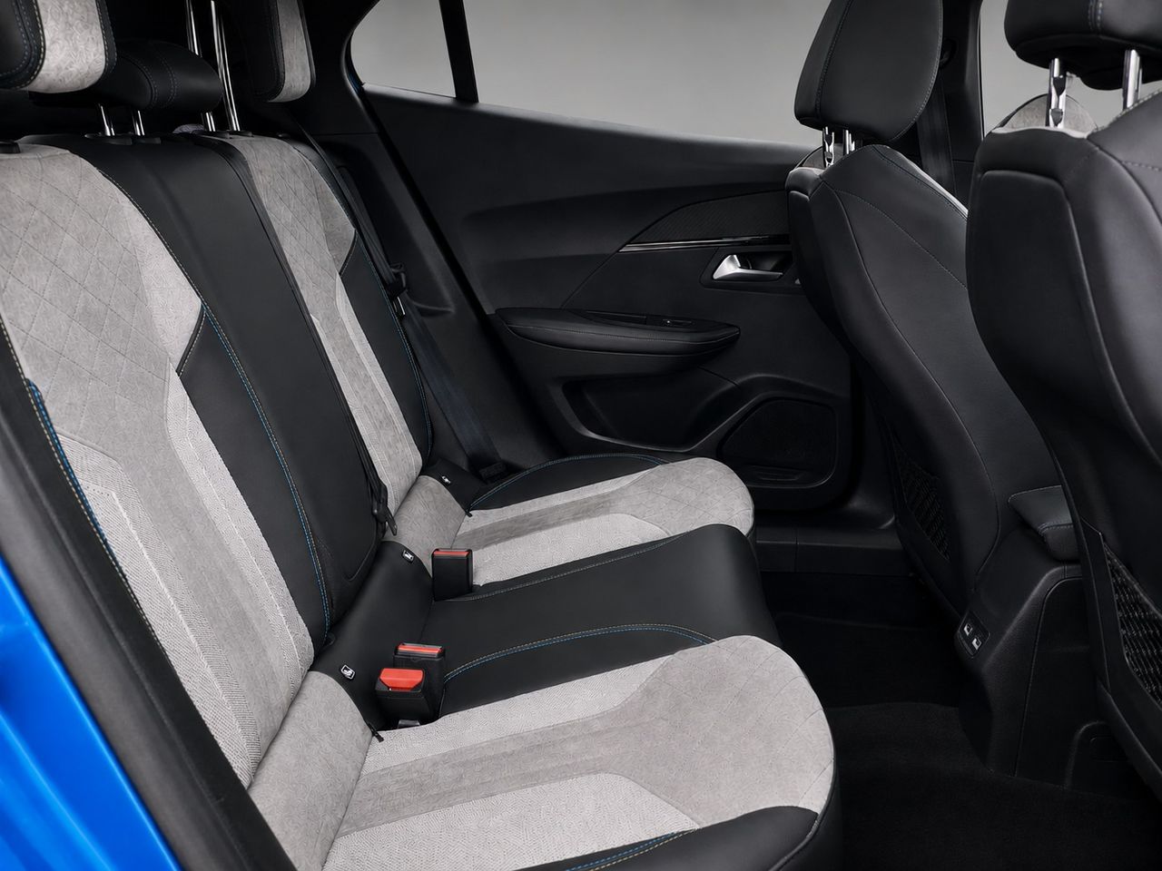 Peugeot e-2008 GT ELECTRICO 136CV  - Foto 18