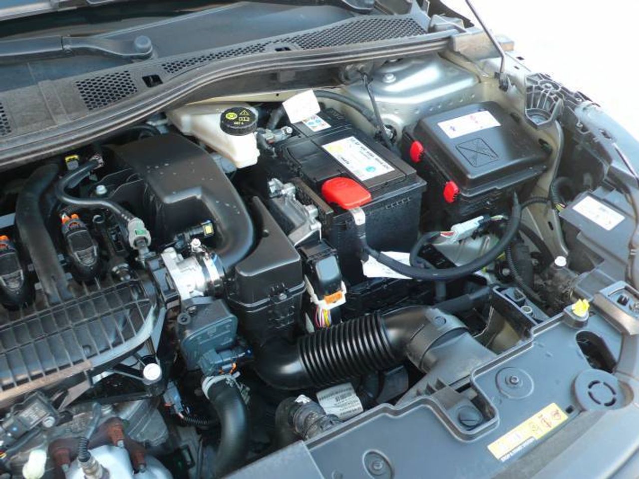 Peugeot 208 1.2 PURETECH ACTIVE 75  - Foto 16