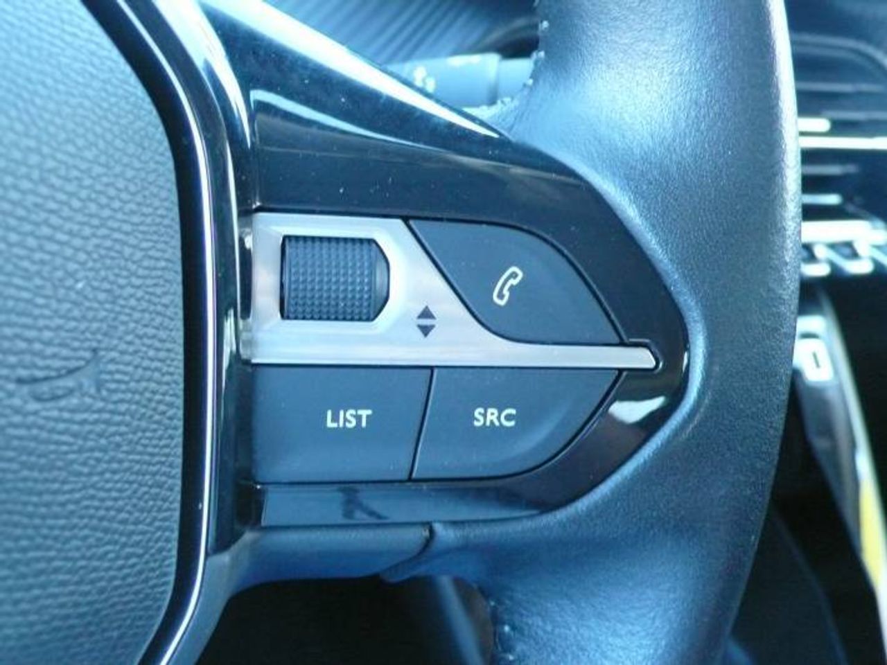 Peugeot 208 1.2 PURETECH ACTIVE 75  - Foto 24