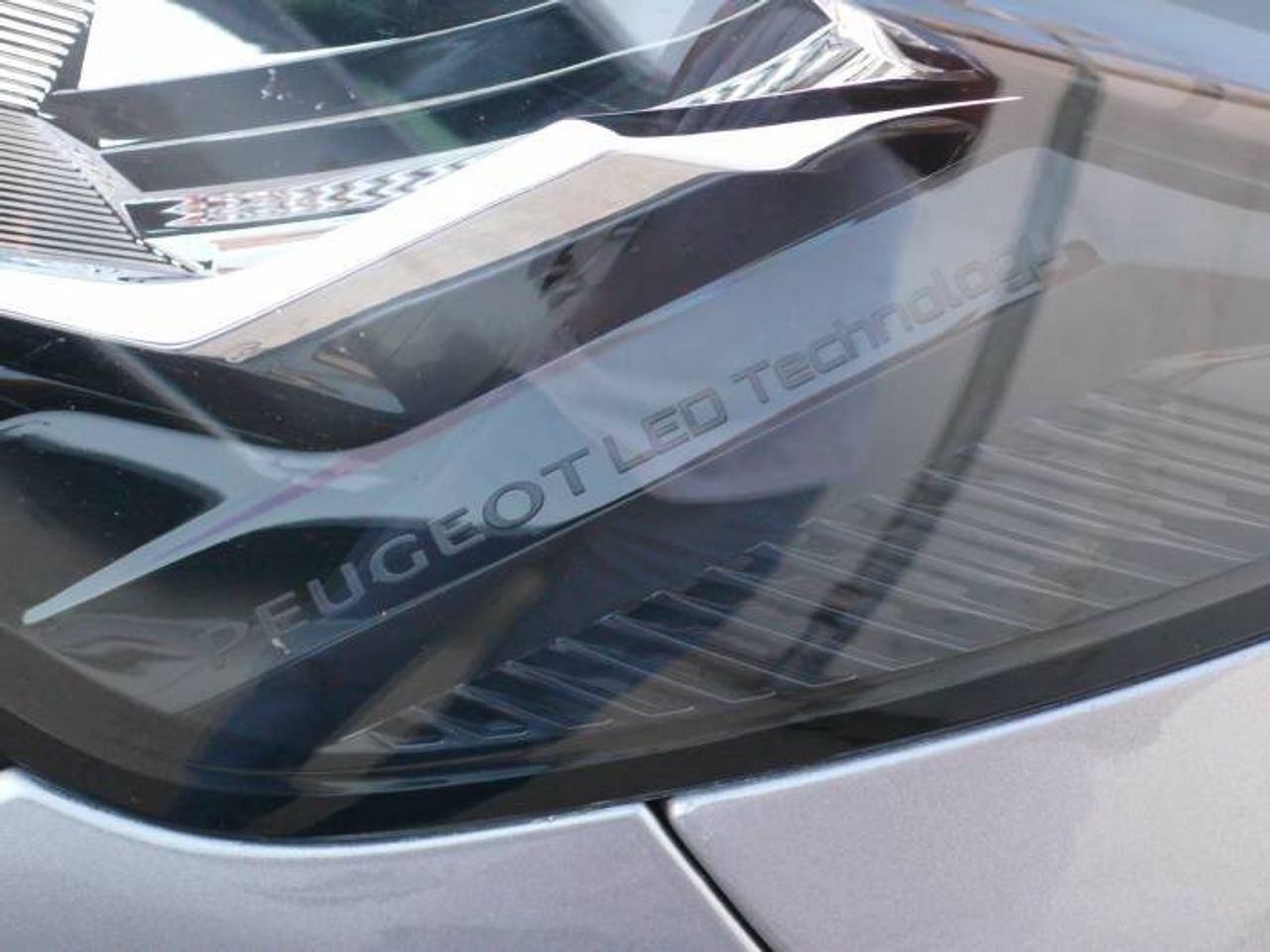 Peugeot 208 1.2 PURETECH ACTIVE 75  - Foto 35