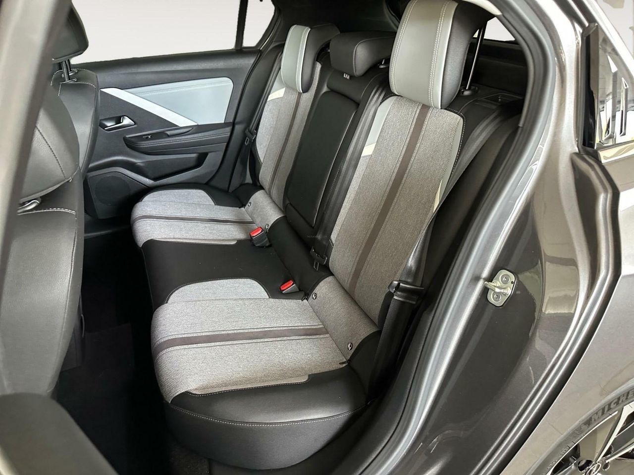 Opel Astra 1.2T XHT 130 AT8 ELEGANCE GPS LL17 RADAR AV AR+CA - foto 11